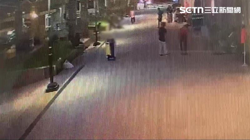 北車街友隨地便溺　慘遭雙煞地板拖行踹踢