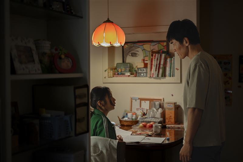 國片《有用的人》李芸嬋導演在「2026釜山國際影展」勇奪主競賽單元最佳導演獎。(圖/高二電影股份有限公司提供)
