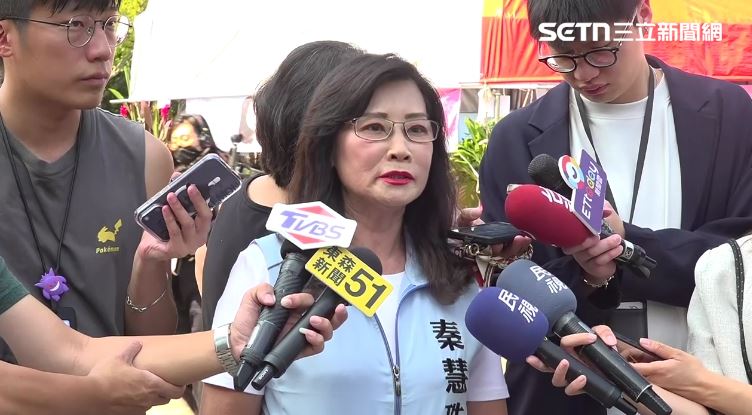 藍造勢被嘲喪事風　長輩忘我狂轉圈驚呆網