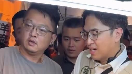 簽完名秒搶救生煎包！沈掃街這動作太專業