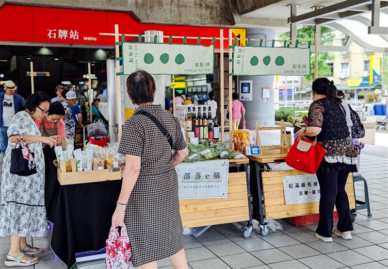 台肥與點點綠市集合作推動公益餐車計畫 將捷運站變身小農市集。（圖／台肥提供）