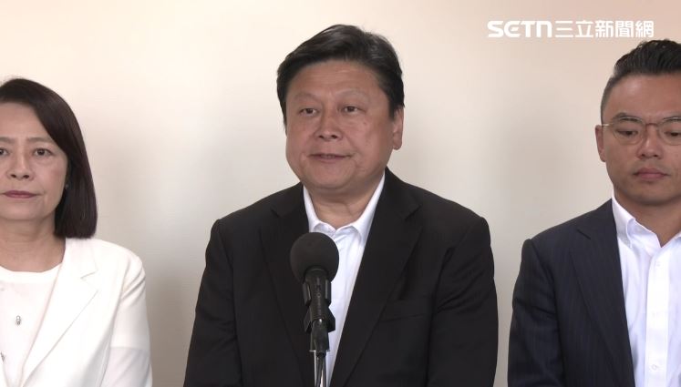 傅崐萁受訪說「今年超收今年還,明年超收的明年還,如果明年超收兩兆的話,起碼還四萬給人民。」(圖/翻攝畫面)