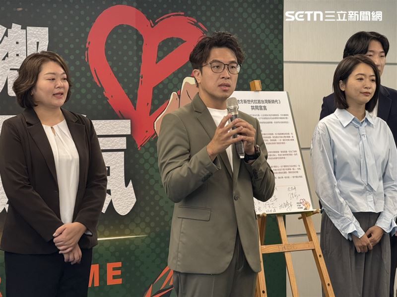 沈伯洋與10名民進黨青年世代鄉鎮市長參選人共同舉行記者會(圖/記者劉秀敏攝影)