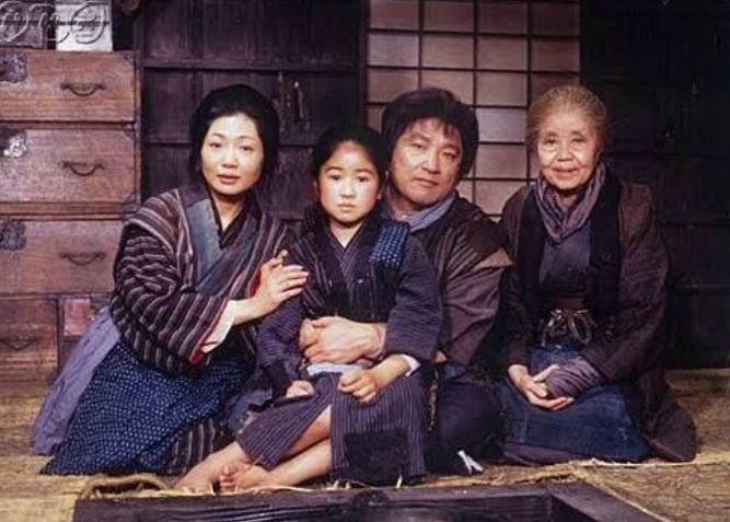 左起泉平子、小林綾子、伊東四朗、大路三千緒。(圖/翻攝自X平台)