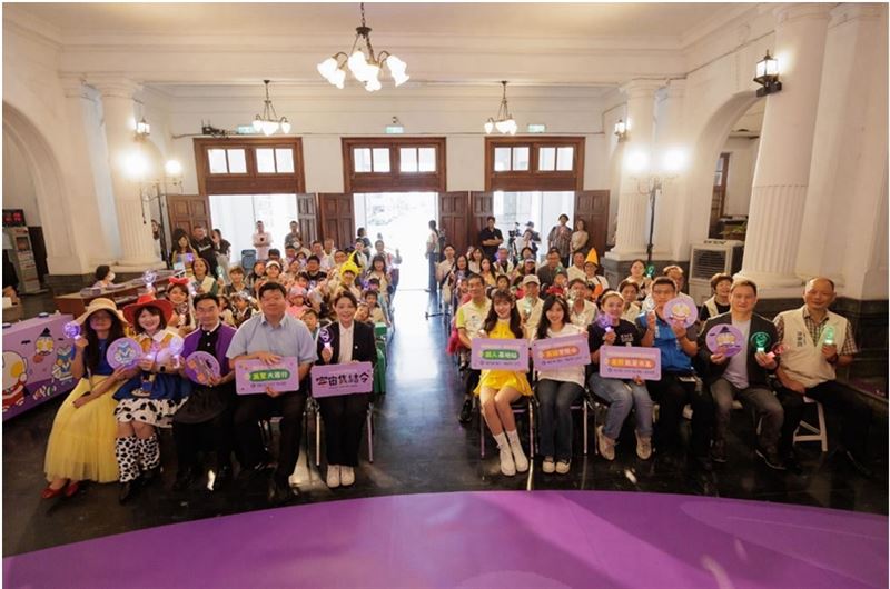 超人力霸王降臨風城!萬聖大遊行10/31登場,新竹萬聖節記者會開場大合照。。(圖/新竹市文化局藝文推廣科提供)