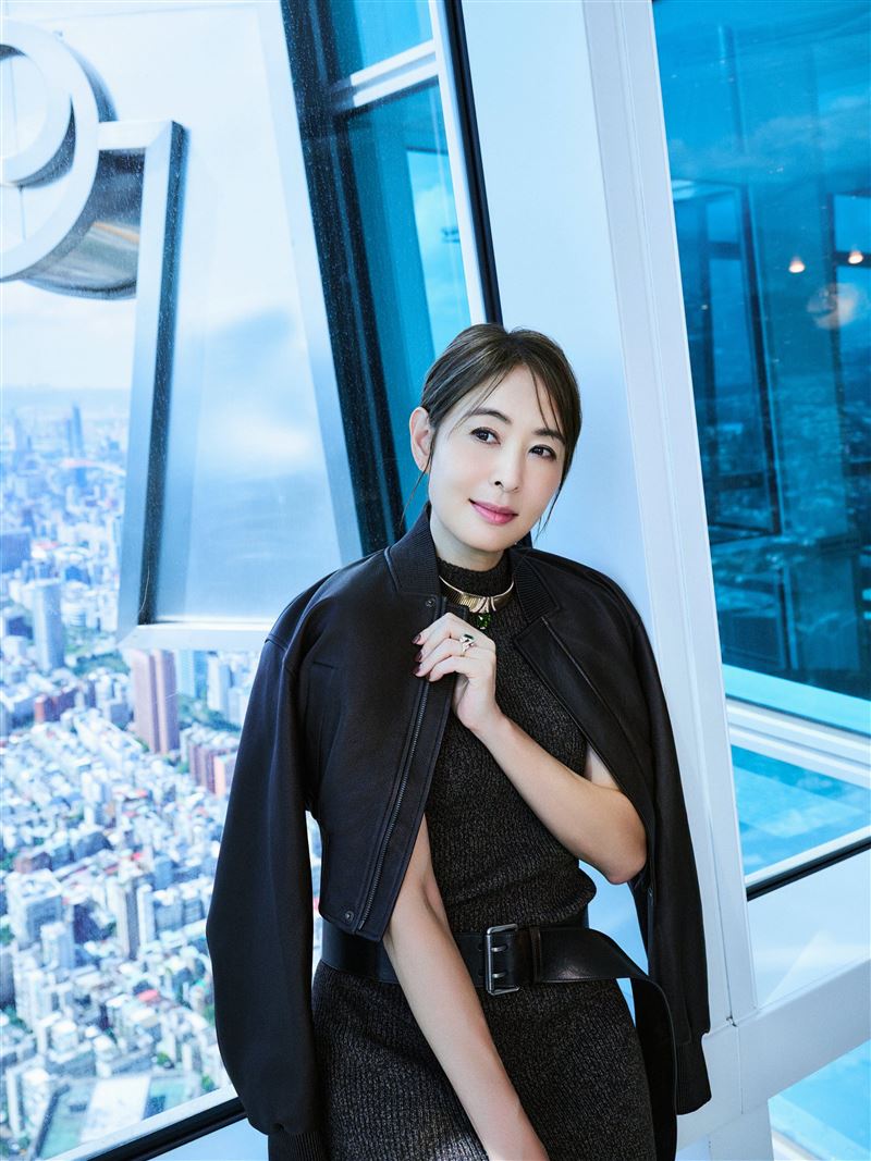 賴惠員今(16)日上午三度鞠躬道歉,賈永婕稍早發文表示「賴委員的道歉,我收到了」。(圖/翻攝自賈永婕臉書)