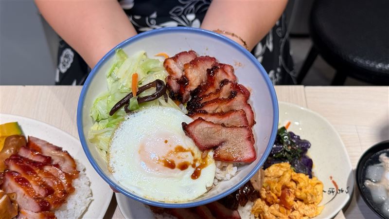 龍記港式燒臘-黯然銷魂飯。(圖/品牌業者提供)