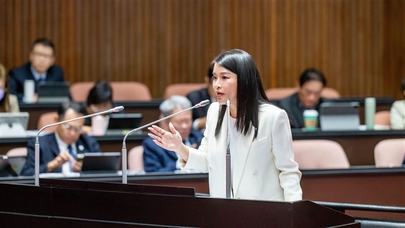立院通過老人免健保費修法