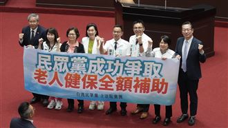 老人免健保費三讀　民眾黨：柯文哲政見