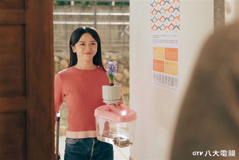 八大電視《人生只租不賣》陳姸霏笑稱拍完這部作品,對現今房價很有感。(圖/八大電視提供)