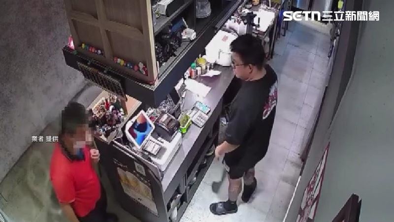 獨／男進店喊換滅火器　被拒亂吐檳榔渣