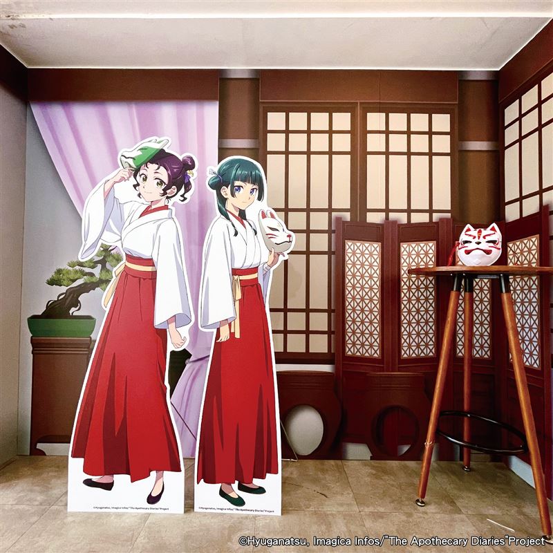 《藥師少女的獨語》x FANFANS CAFÉ主題聯名咖啡廳登場。(圖/主辦單位提供)