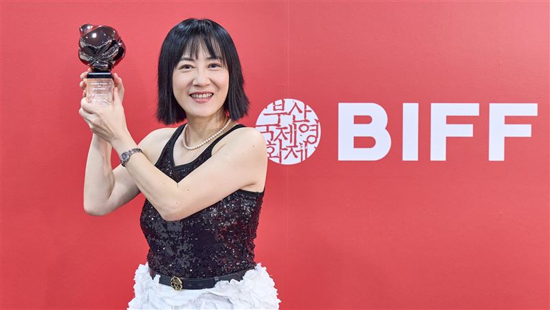 李芸嬋釜山奪大獎！舒淇手中接獎告白這事