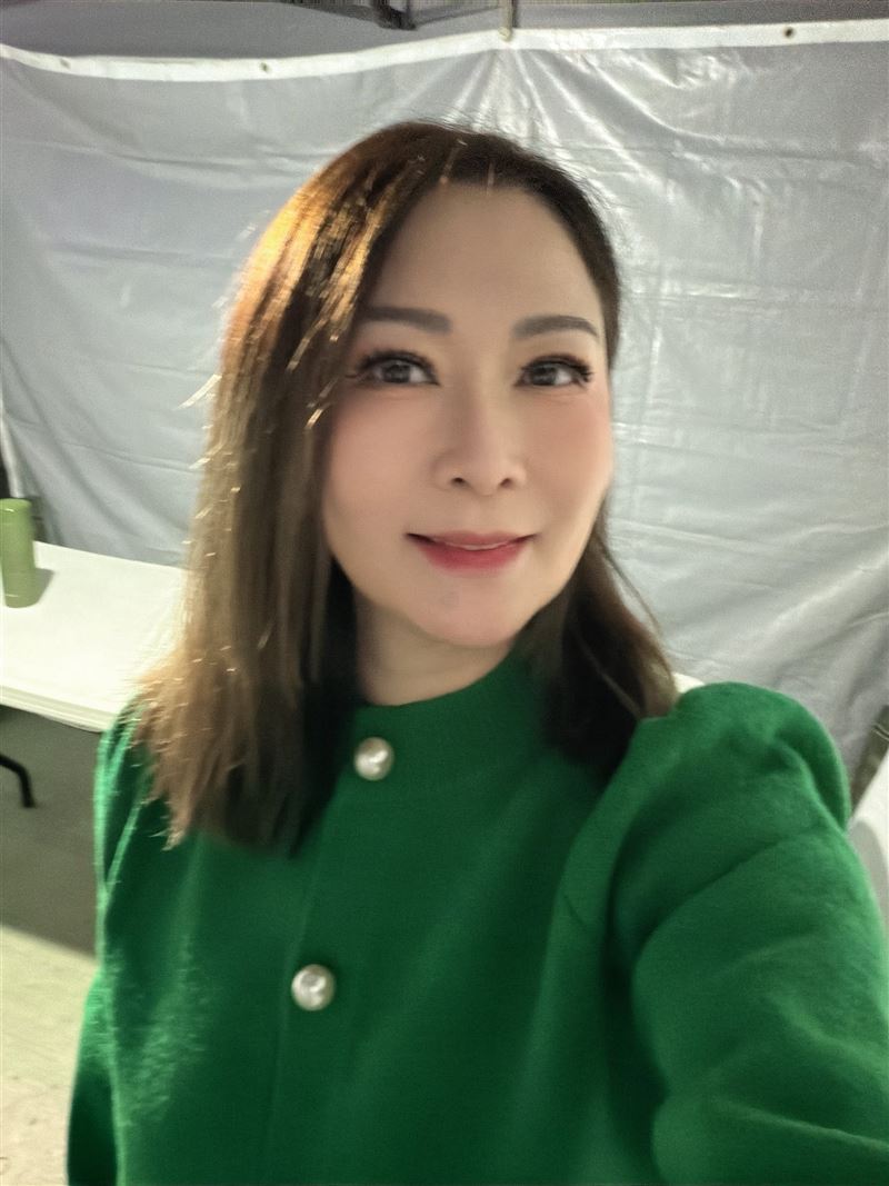 張秀卿昨(16)日投下震撼彈,坦承已與小12歲的王國贊於3年前簽字離婚。(圖/翻攝自張秀卿粉絲團臉書)