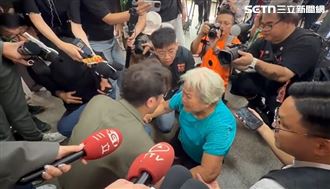 阿嬤下跪陳情「求幫社子島」！沈伯洋回應