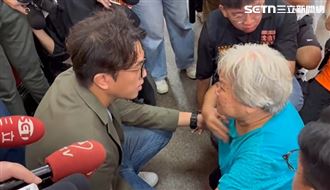 社子島下跪阿嬤遭疑臨演　沈伯洋回應了
