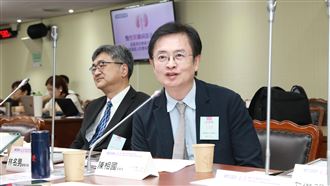 藍白修長者免保費　醫界怒批掏空健保根基
