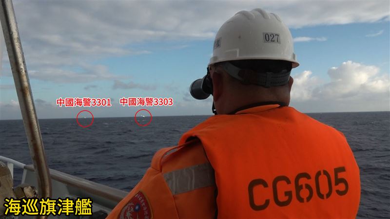 海巡署艦艇前往驅離中國海警船。(圖/翻攝畫面)