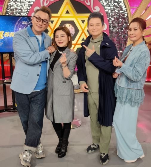 李承泰(右2)跟王彩樺曾一起上過《命運好好玩》。(圖/翻攝自臉書)