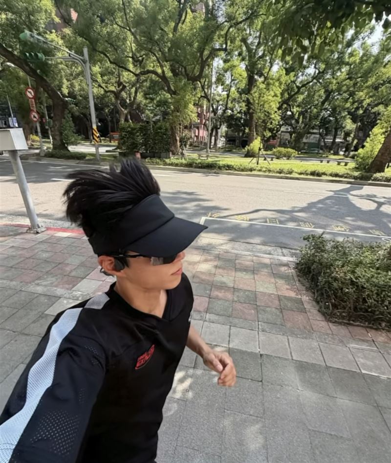 朴寶劍來台不忘慢跑,展現自律一面。(圖/翻攝自IG)