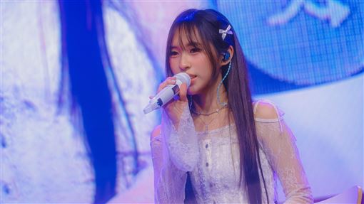 五月天冠佑愛女20歲了　小玫瑰罕合體親妹