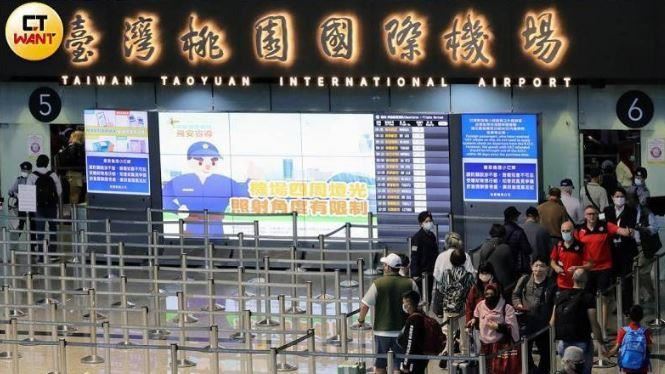 年末聖誕節、跨年旅遊旺季即將到來，民眾規劃出國行程時，除了比價、挑選旅遊團，也要留意旅行社是否合法營業。（示意圖／方萬民攝）