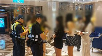 桃園深夜臨檢　再現「深Ｖ」美腿叢林