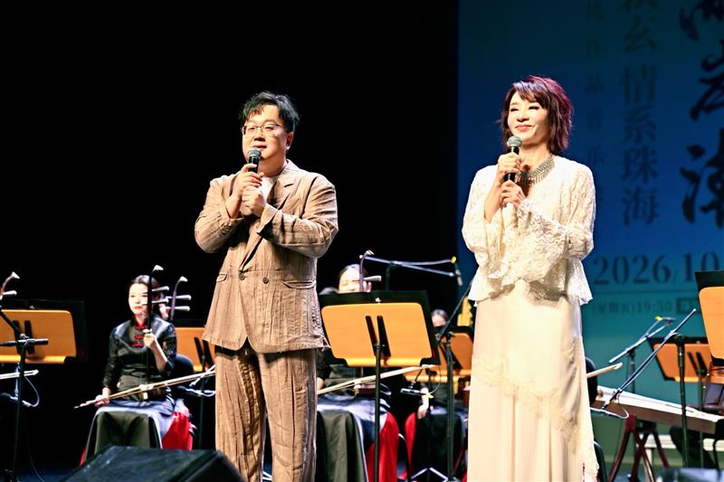 范怡文(右)參加崔軾玄(左)音樂作品音樂會。(圖/翰森娛樂提供)