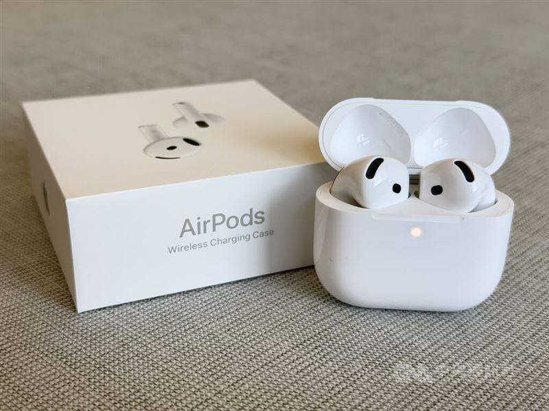 蘋果推出新一代入門級無線耳機AirPods 5，3C科技達人建議常出差用戶可選購無線充電盒版本，能與Apple Watch充電器共用，減少額外攜帶線材負擔