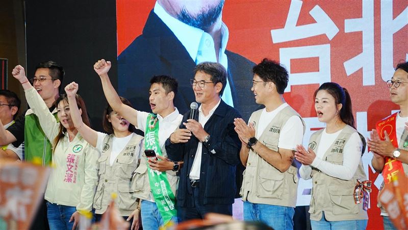 臺北市長參選人沈伯洋成立臺北市雲林鄉親後援會，雲林縣長參選人劉建國特別北上出席。（圖／翻攝畫面）
