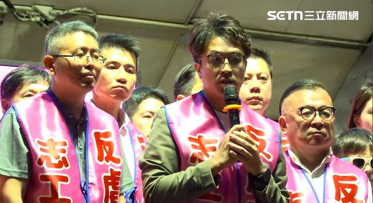 反虐童凱道集會!沈伯洋現身相挺透露跟蔣萬安第一次見面就是在講兒虐事情並喊「我非常的急」,呼籲跨黨派持續關注兒少安全議題