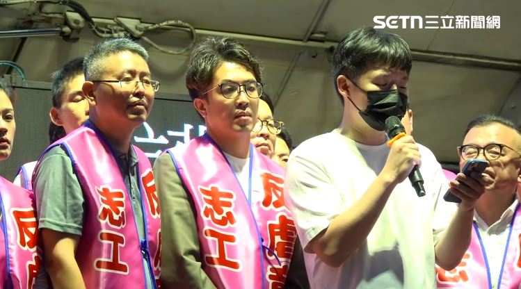 台北市長蔣萬安意外被爆出未出席過去4年的園長會議,雖然副市長林奕華緩頰說雙北制度不同,台北市則由市府教育局長參加,但蔣萬安允諾「連任後會參加」依舊引起軒然大波。對此,民進黨台北市長參選人沈伯洋直言太誇張。(圖/翻攝畫面)
