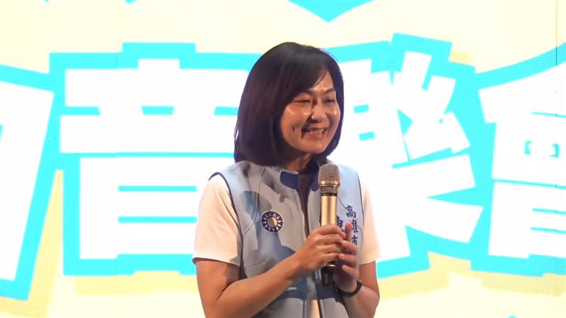 在地資深議員陳麗娜率先上台致詞。(圖/翻攝畫面)