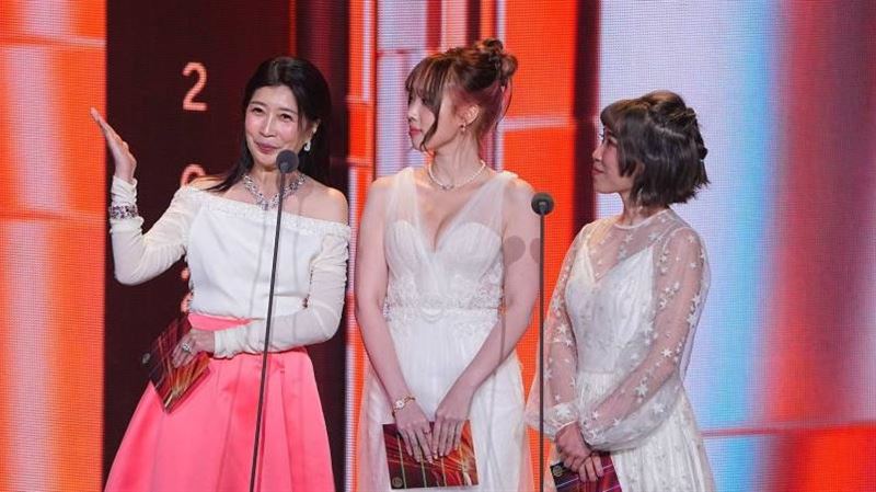 金鐘61／黃嘉千模仿蔡秋鳳嗨唱〈金包銀〉