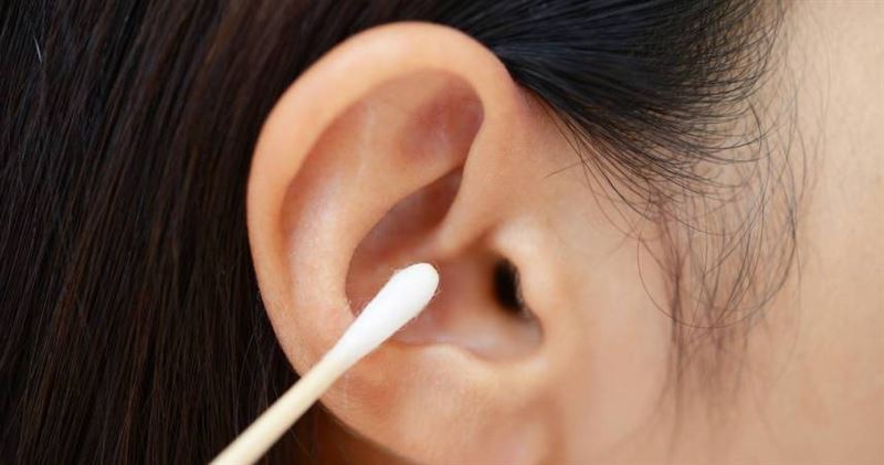 醫師提醒,過度掏耳朵可能傷害耳道及耳膜,嚴重恐需要進行「耳膜修補術」。(示意圖/翻攝自photoAC)