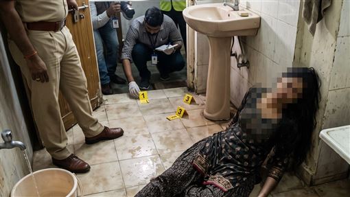 尪回家撞見妻雙手反綁、膠帶捆臉陳屍浴室