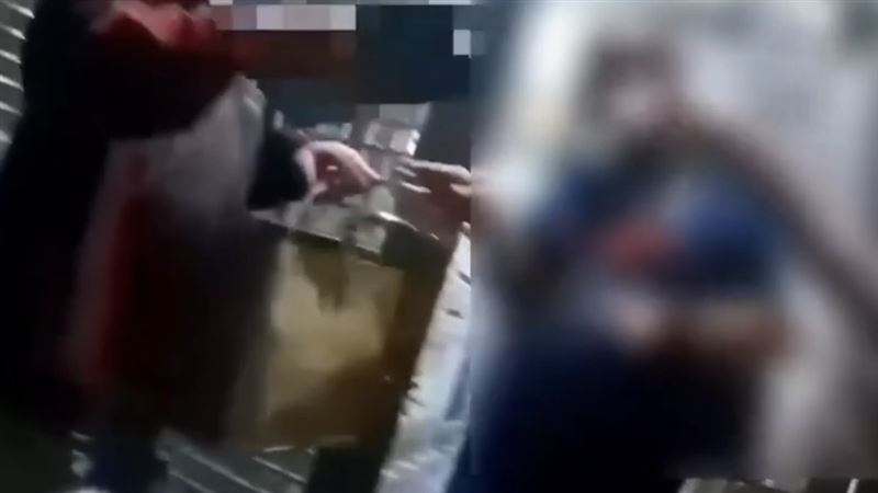 中正二分局於上月21日在台北市北投區拘提一名30歲的寇姓詐欺車手。（圖／翻攝畫面）