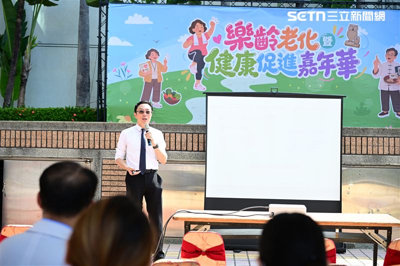 現場也安排「樂齡肌力與防跌保健」講座，提醒民眾留意提不動菜籃、起身費力、步伐變慢等警訊，及早接受肌力與身體功能評估。（圖／亞大醫院提供）