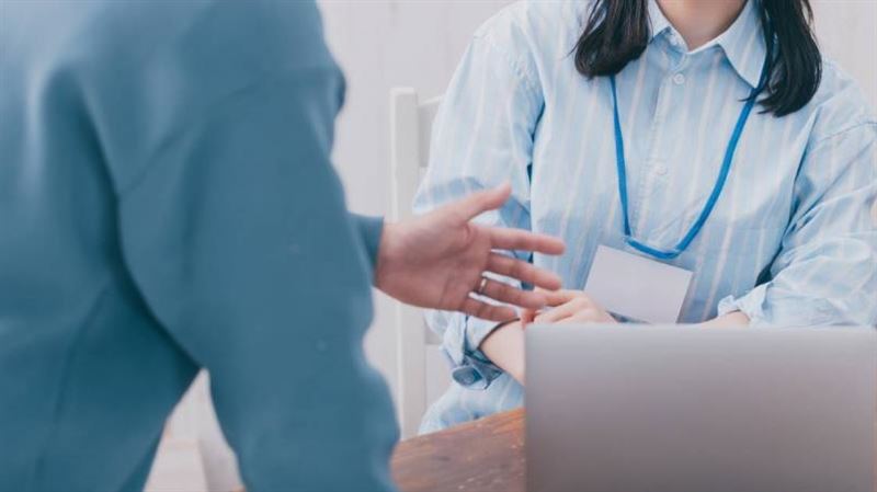 她怨有小孩同事請假「沒孩子的優先頂替」