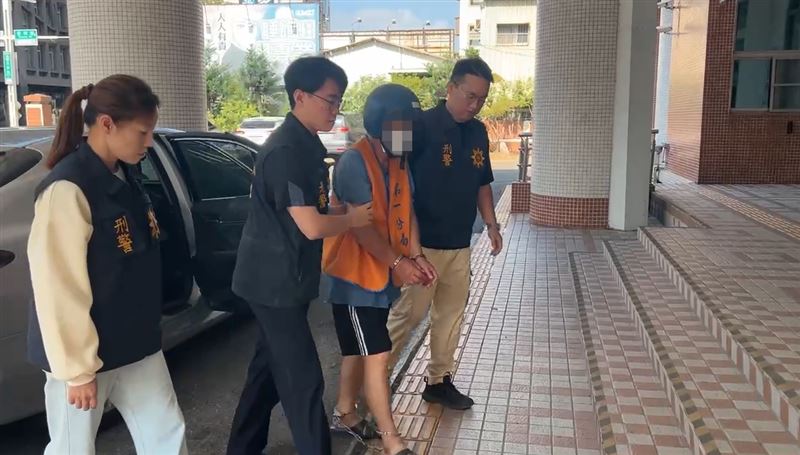 推門問早餐！開燈驚睹室友被剁爛慘死