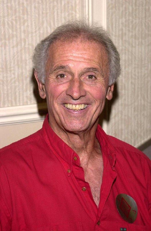 麥可·佛瑞斯(Michael Forest)傳出逝世消息,享耆壽97歲。(圖/翻攝自X平台)