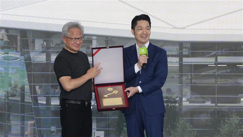 黃仁勳機捷36分鐘到台北？問AI結果超打臉