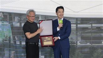 黃仁勳機捷36分鐘到台北？問AI結果超打臉