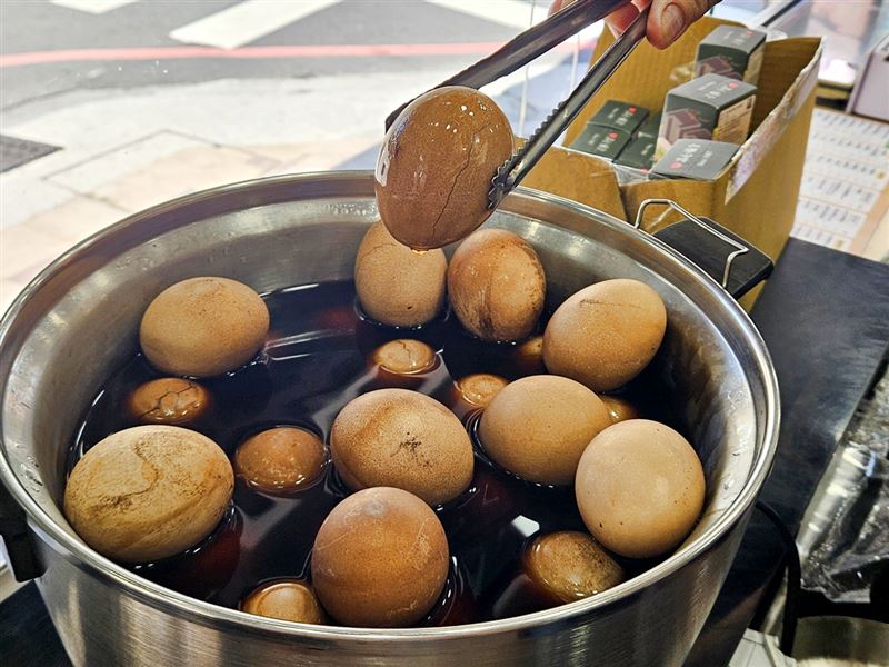 清心福全茶葉蛋使用沖泡飲品的烏龍綠茶熬煮。(圖/品牌業者提供)