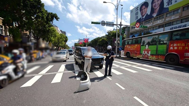 北市男突偏道撞公車！碰一聲保險桿整根掉