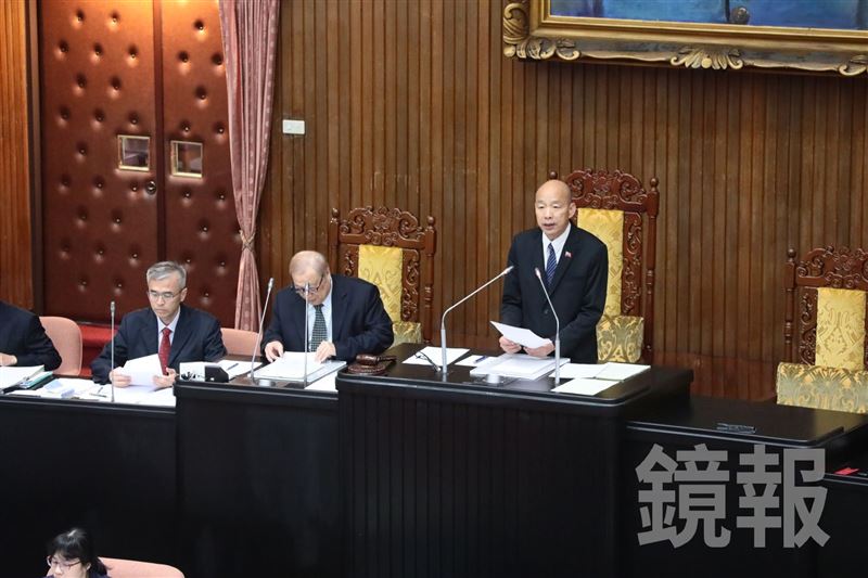立法院日前三讀通過《老人福利法》修正案,讓65歲以上老人免健保,但卻傳出弱勢長者的補助意外被砍