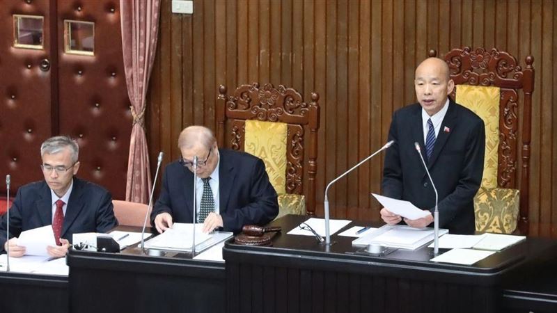 藍白65歲免健保三讀　弱勢長者補助反被砍