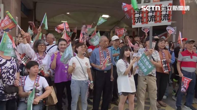 沈伯洋家族團應援現場。(圖/翻攝畫面)