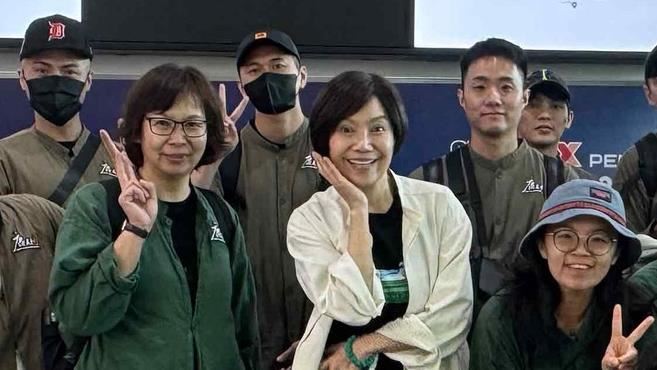 唐美雲突攜50人飛大馬　爆出心願圓滿了