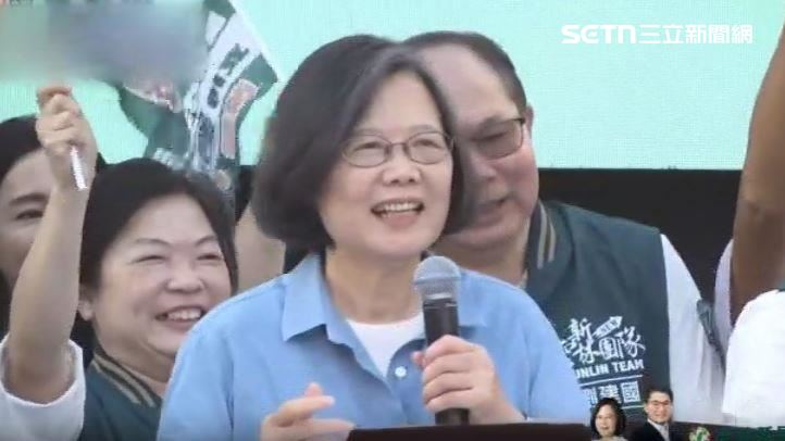 現場支持者熱烈歡呼,讓蔡英文差一點沒辦法開口講話